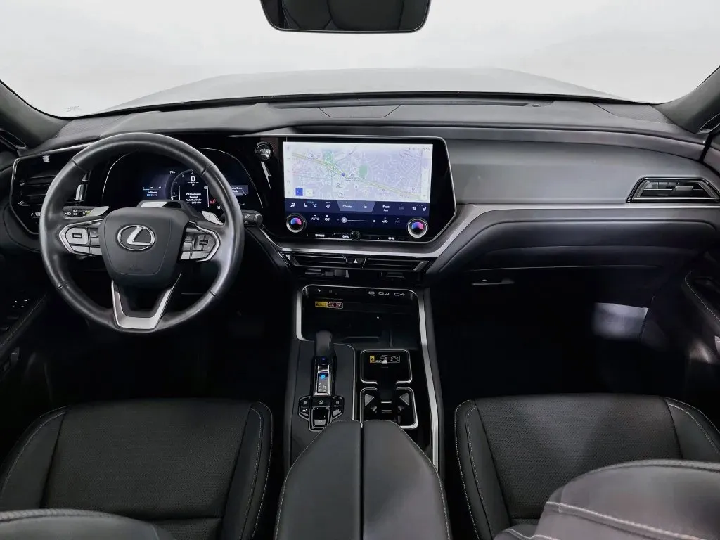 Lexus TX photo 10