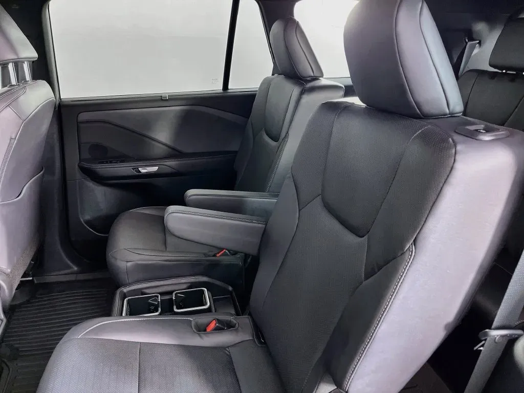 Lexus TX photo 33