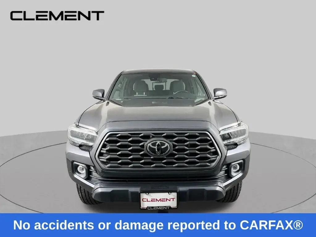 Toyota Tacoma photo 2