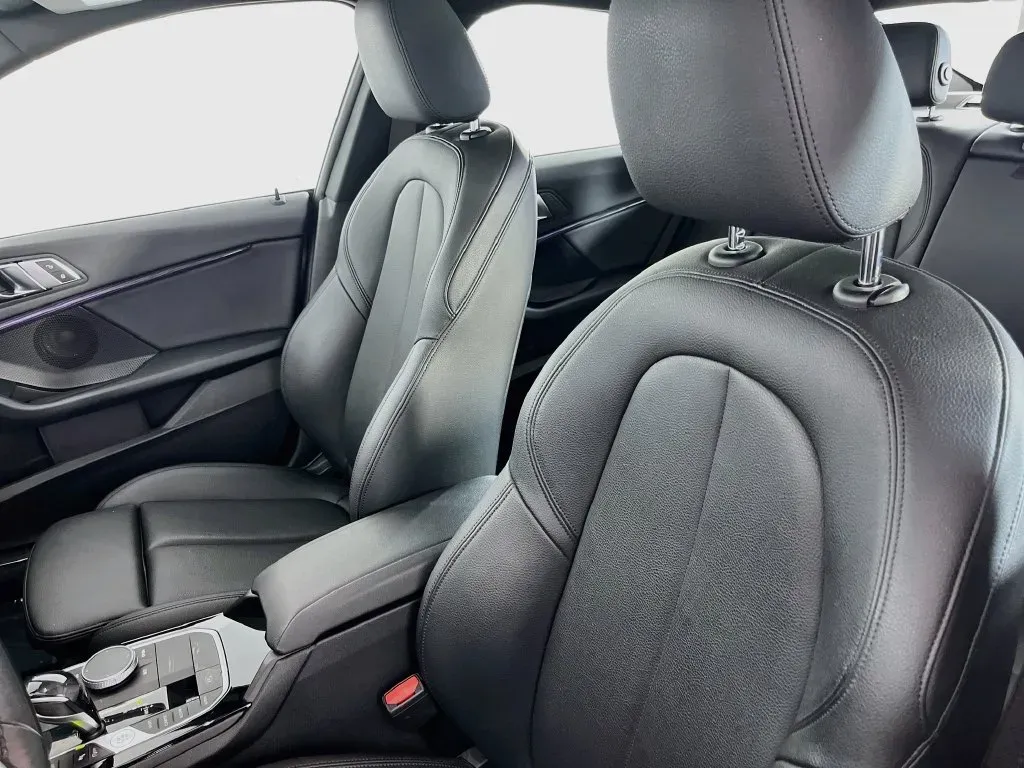 BMW 2 Series photo 27