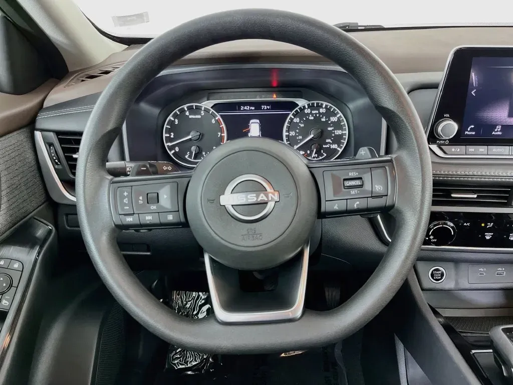 Nissan Rogue photo 11