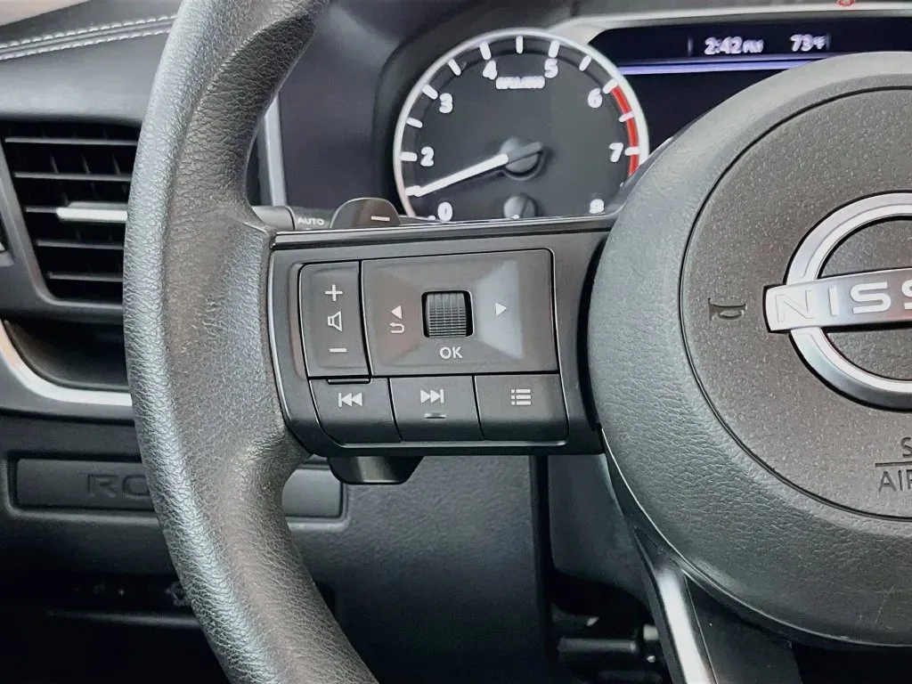 Nissan Rogue photo 13