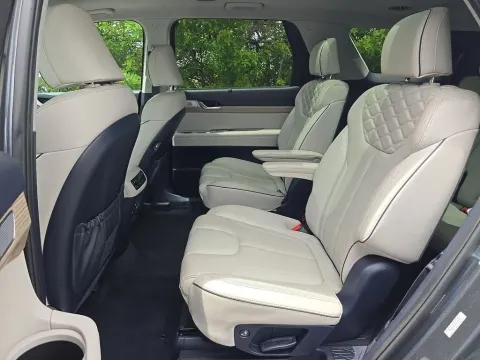 More photos of 2021 Hyundai Palisade Limited at Clement Supercenter, MO