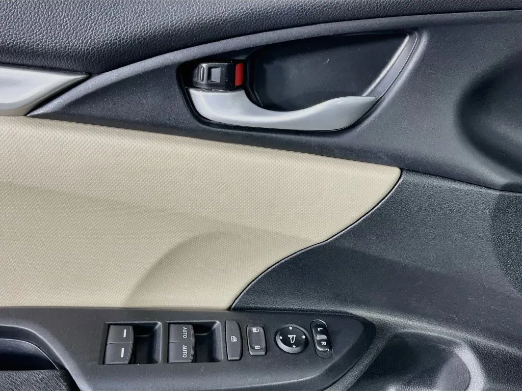 Honda Civic photo 17