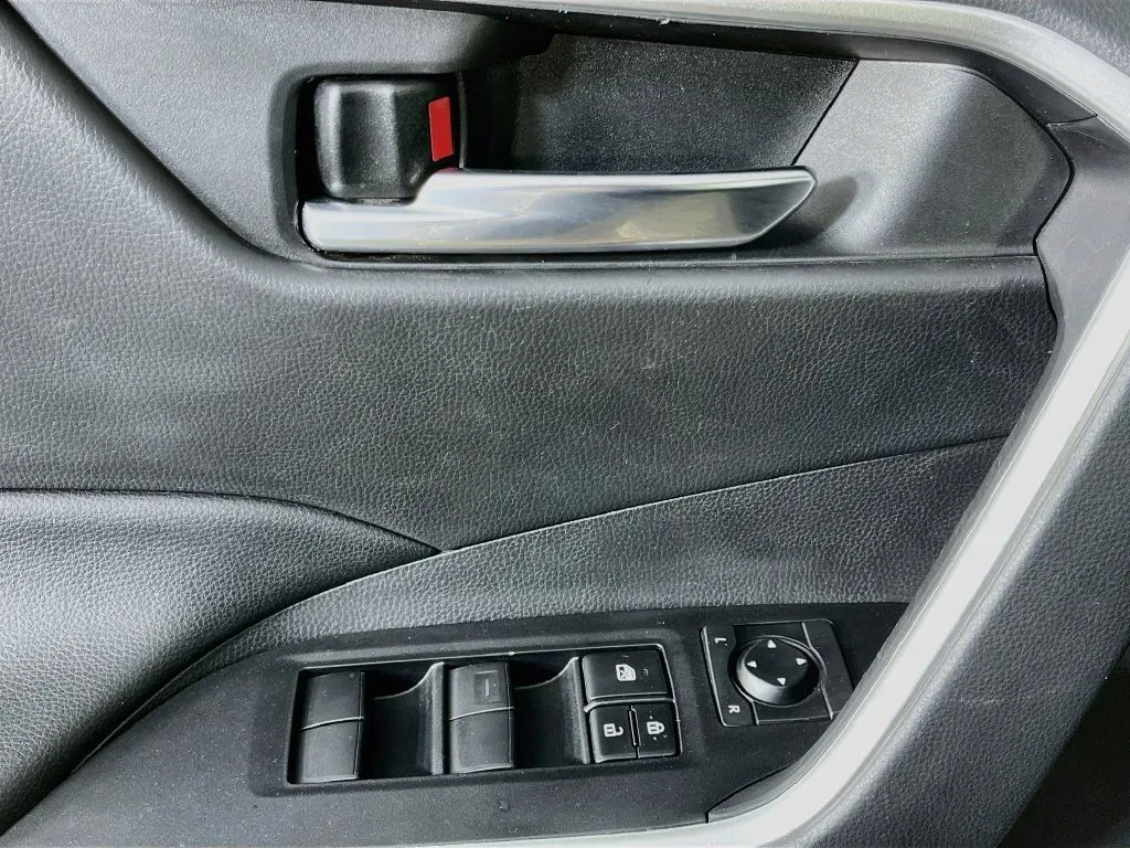 Toyota RAV4 photo 19