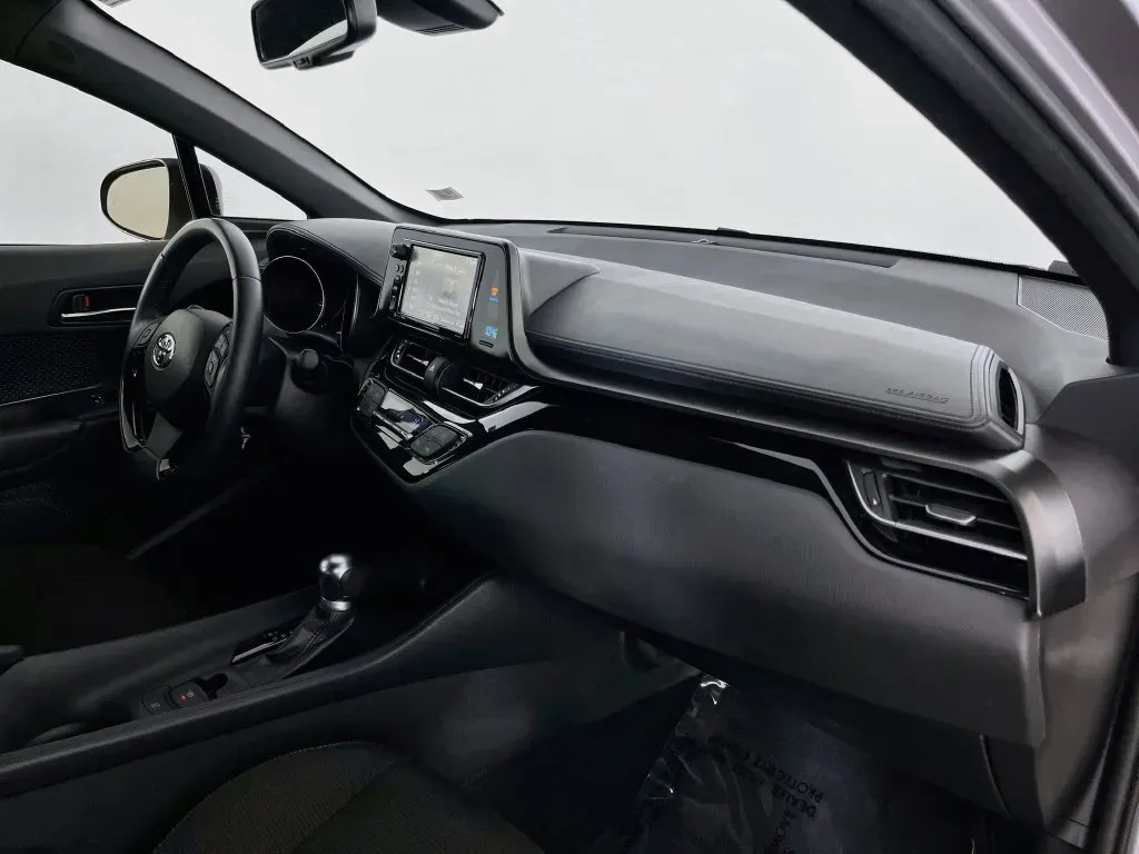 Toyota C-HR photo 29