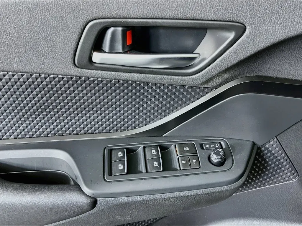 Toyota C-HR photo 21