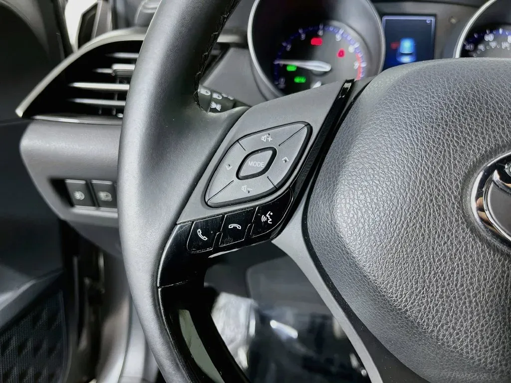 Toyota C-HR photo 14