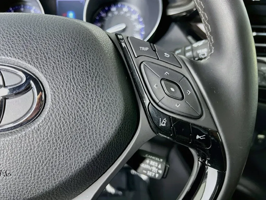Toyota C-HR photo 15