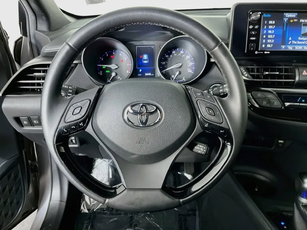 Toyota C-HR photo 13