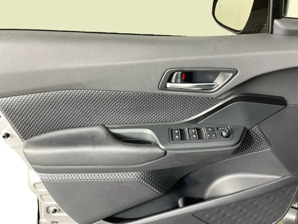 Toyota C-HR photo 22