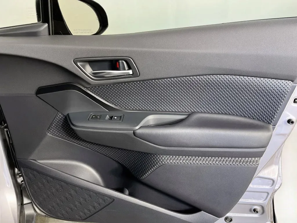Toyota C-HR photo 31