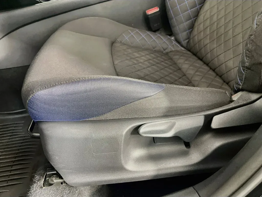 Toyota C-HR photo 26