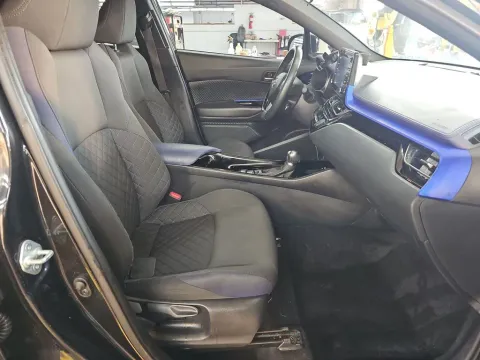 More photos of 2022 Toyota C-HR XLE at Clement Supercenter, MO