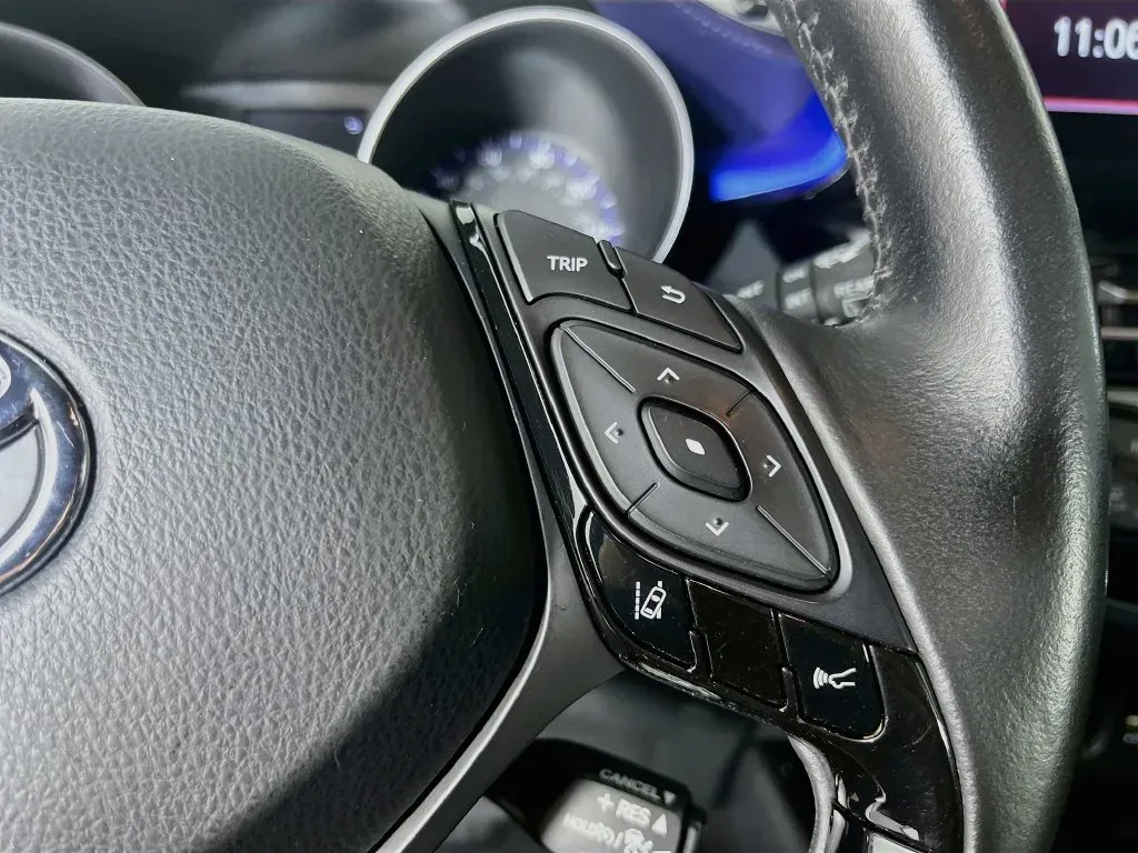 Toyota C-HR photo 15