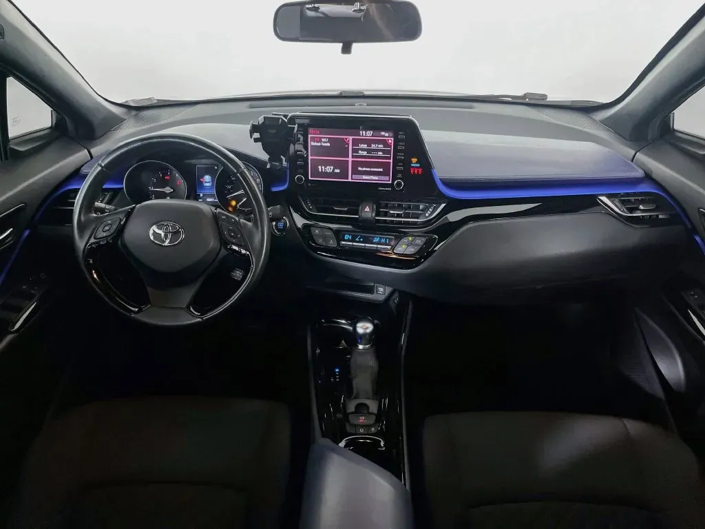 Toyota C-HR photo 10