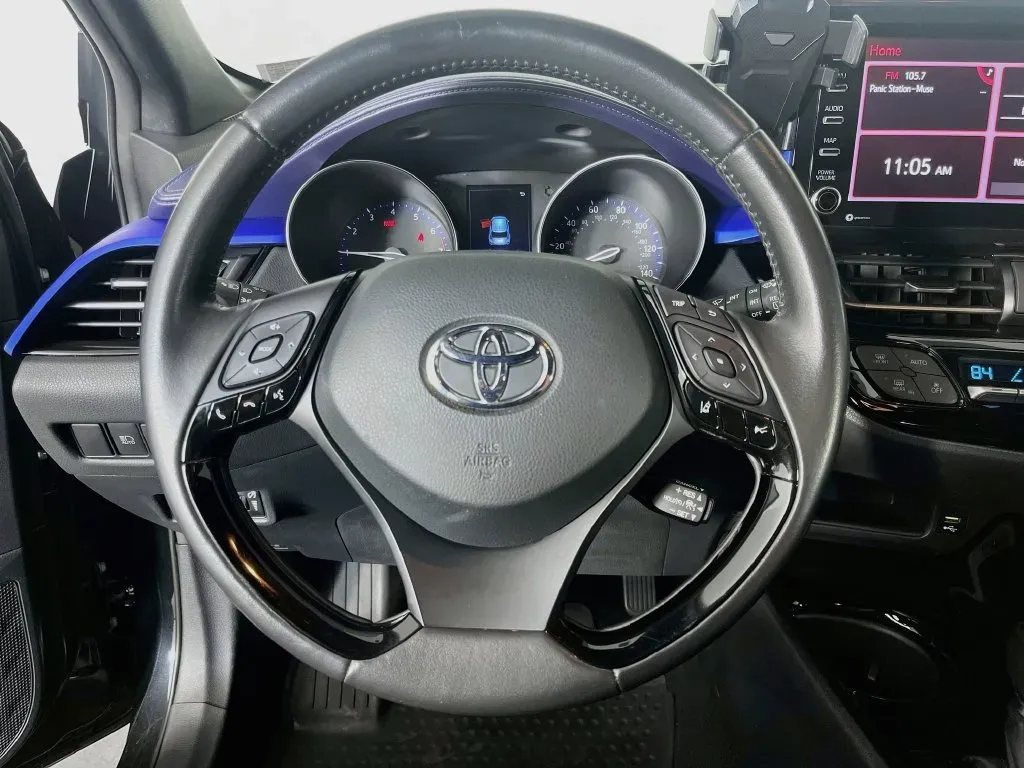 Toyota C-HR photo 13