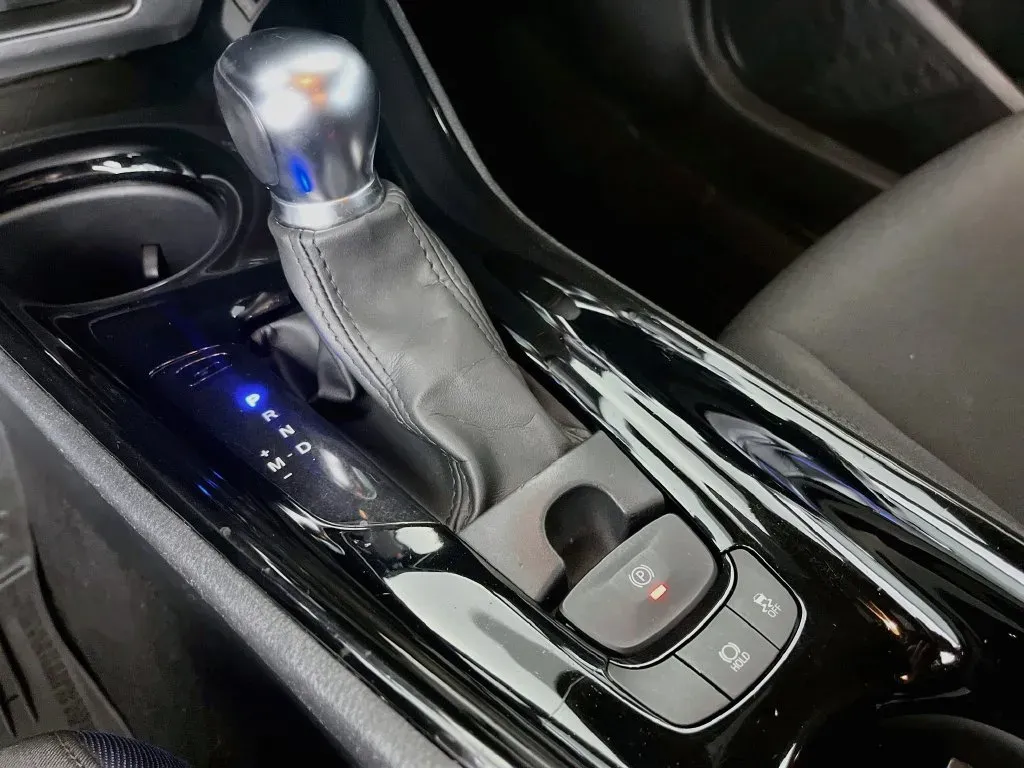 Toyota C-HR photo 21