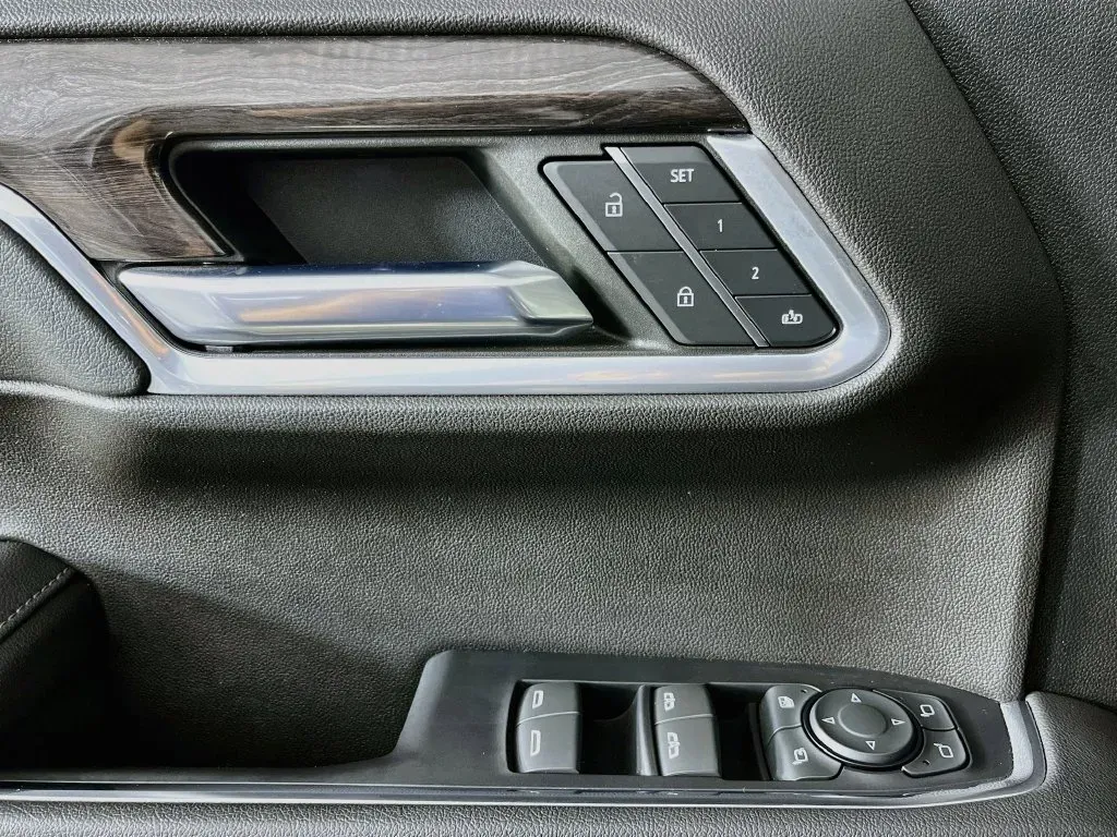 Chevrolet Silverado photo 22