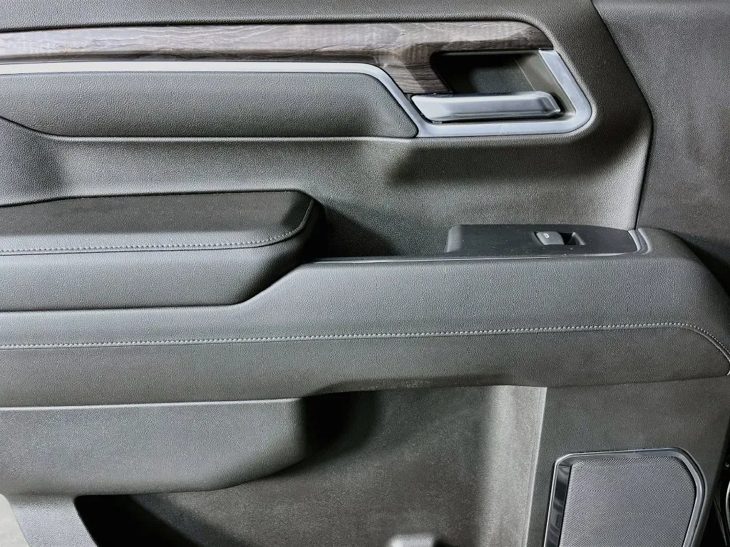 Chevrolet Silverado photo 27