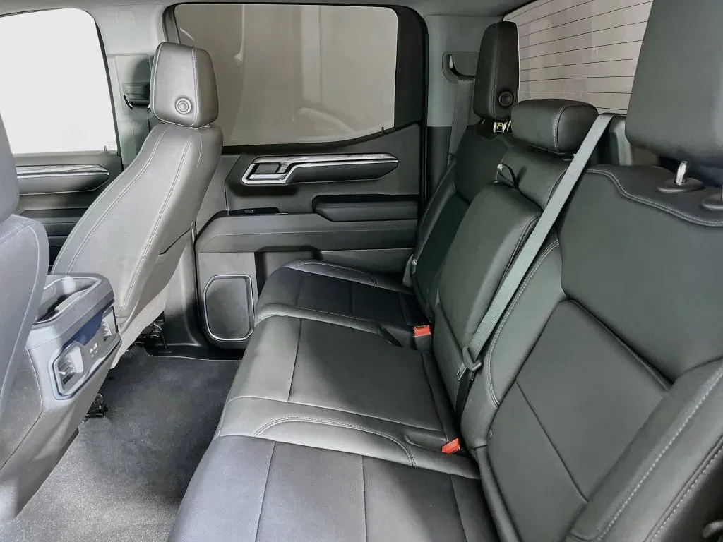 Chevrolet Silverado photo 28