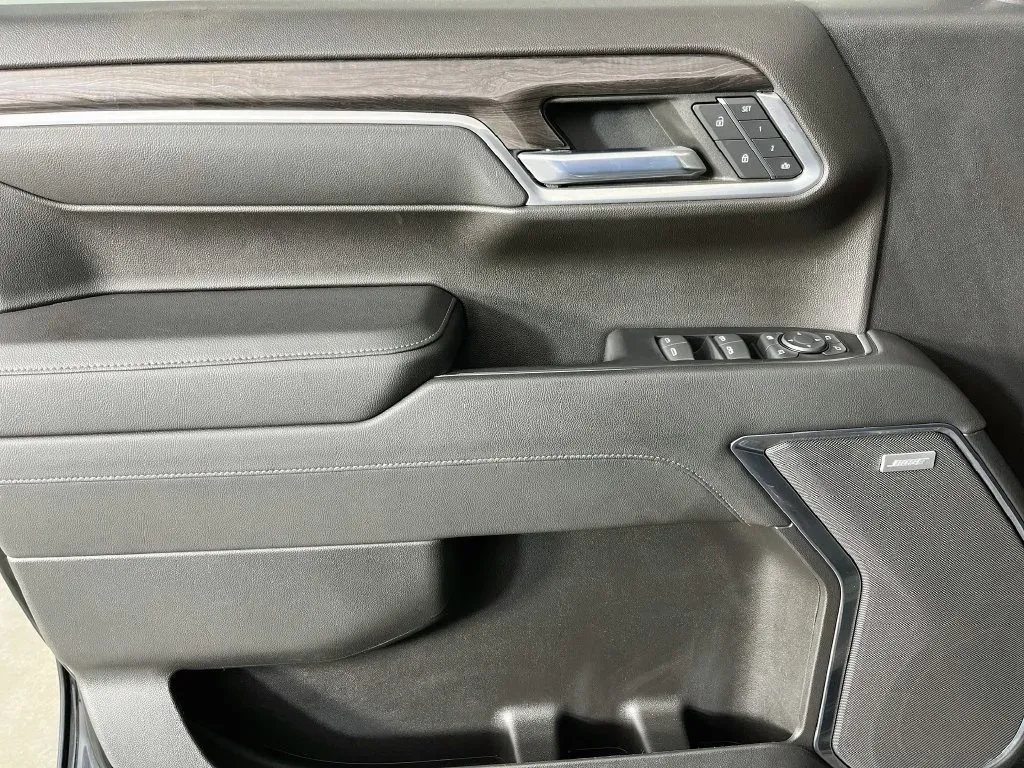 Chevrolet Silverado photo 23