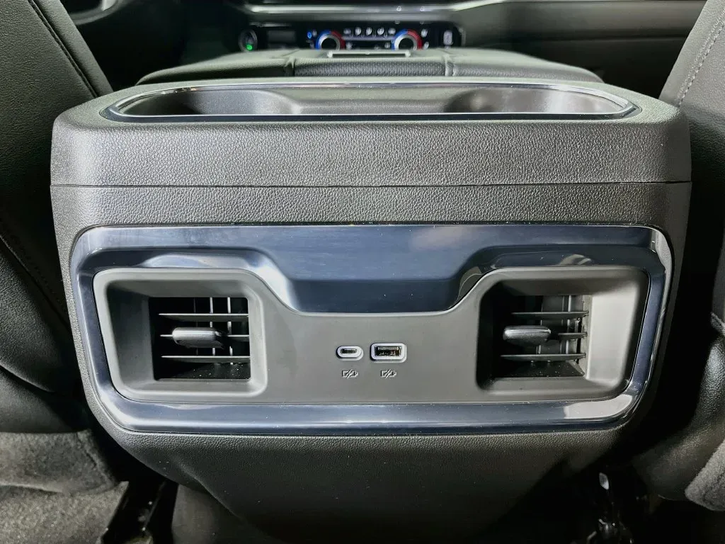 Chevrolet Silverado photo 29