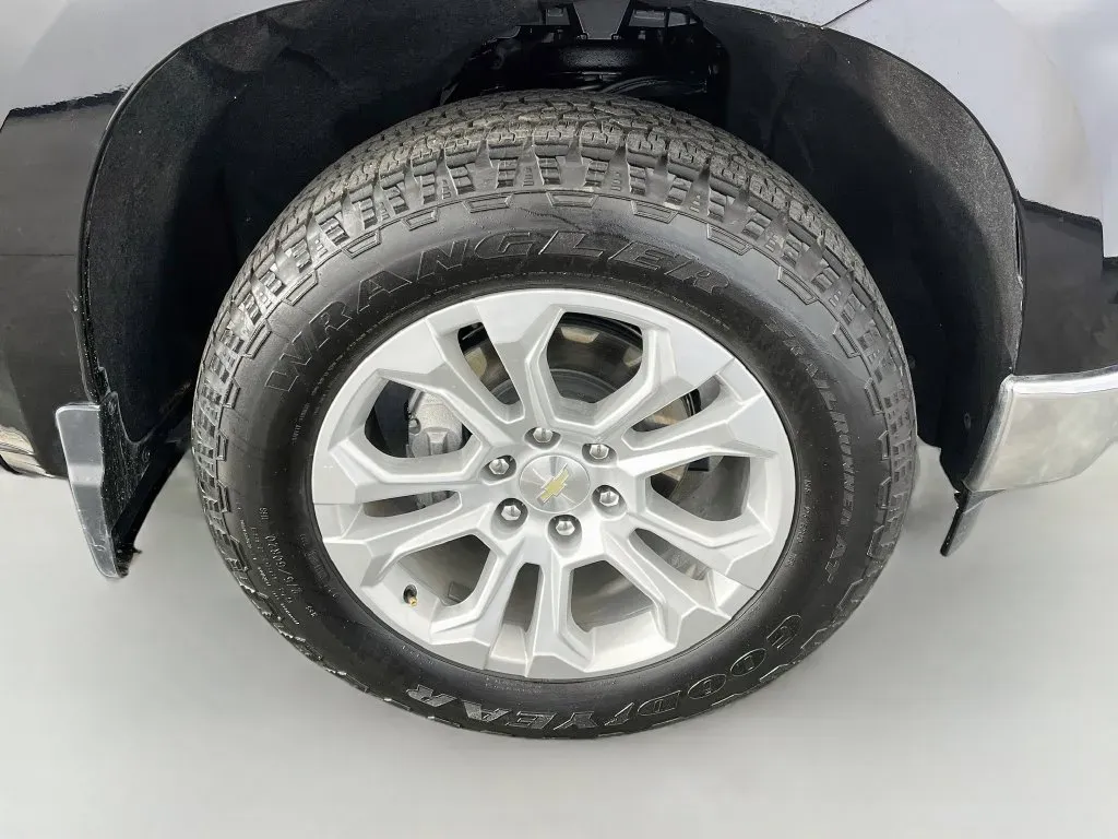 Chevrolet Silverado photo 34