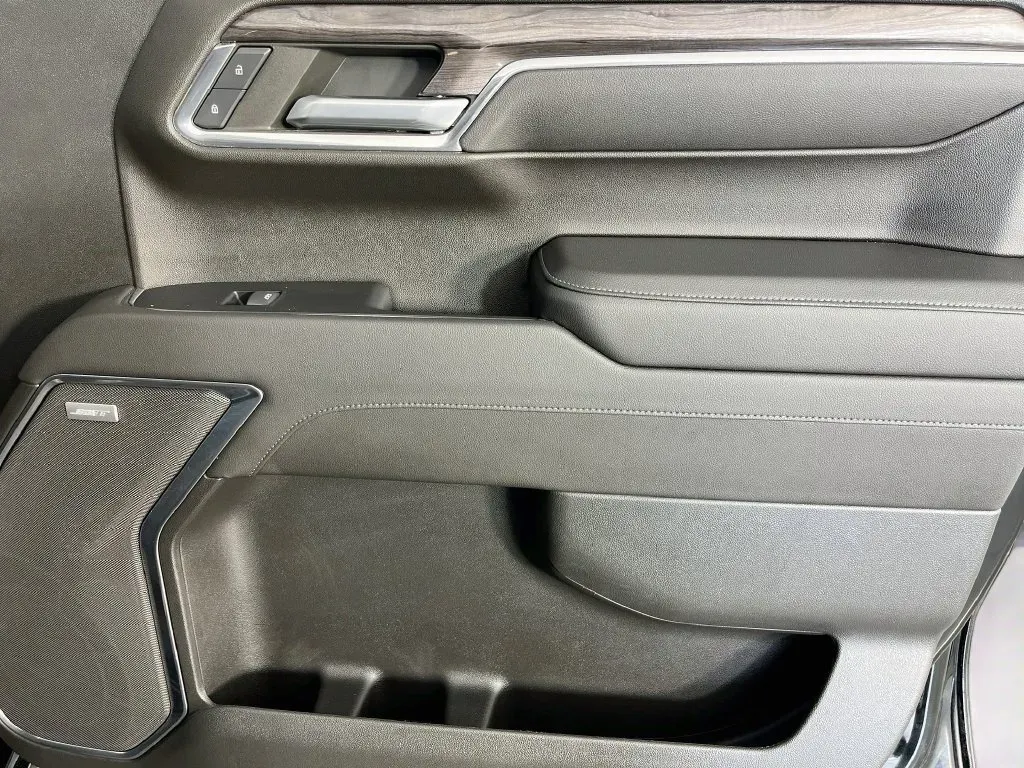Chevrolet Silverado photo 33