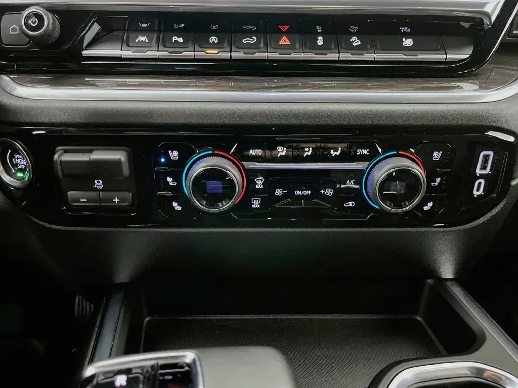 Chevrolet Silverado photo 17