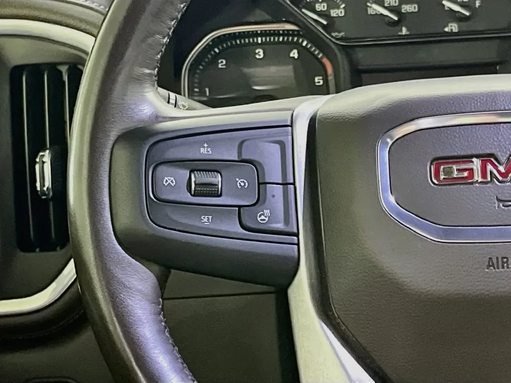 GMC Sierra photo 13