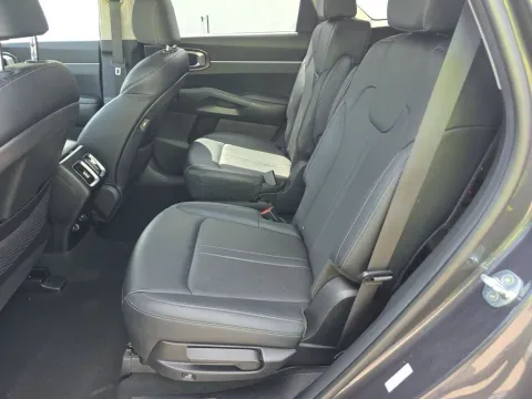 More photos of 2022 Kia Sorento Hybrid S at Clement Supercenter, MO