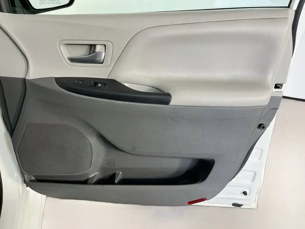 Toyota Sienna photo 28