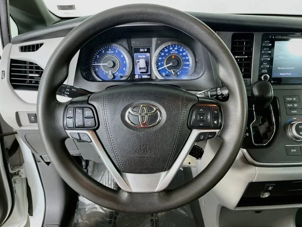 Toyota Sienna photo 11
