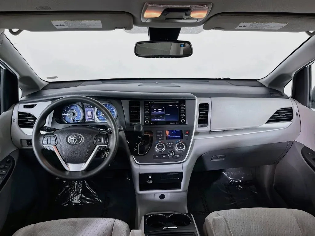 Toyota Sienna photo 10
