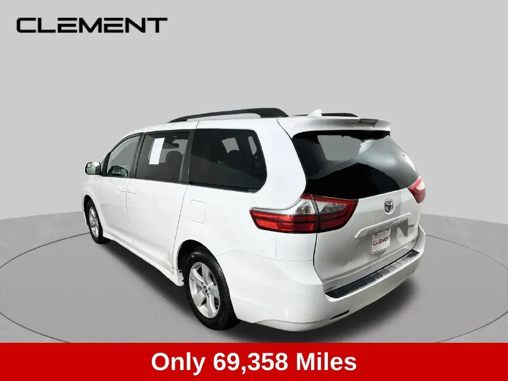 Toyota Sienna photo 8