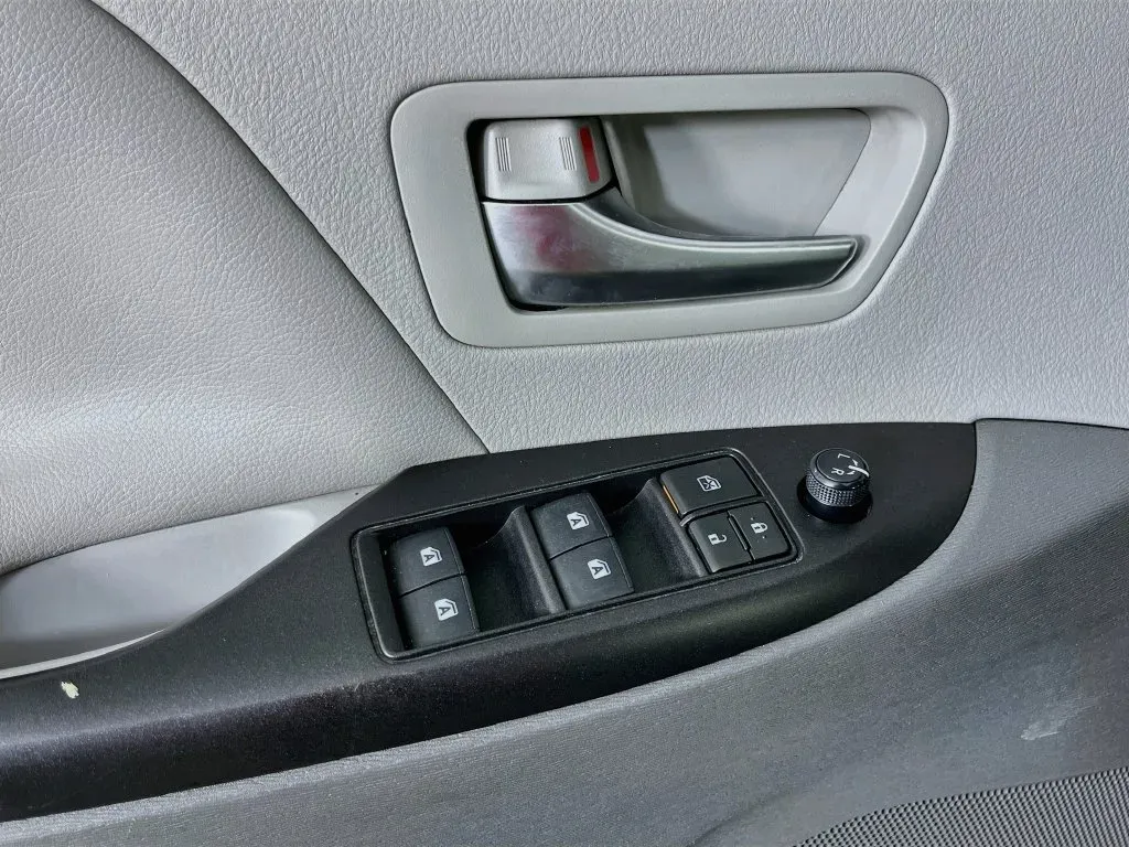 Toyota Sienna photo 19