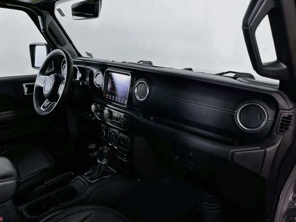 Jeep Wrangler photo 32