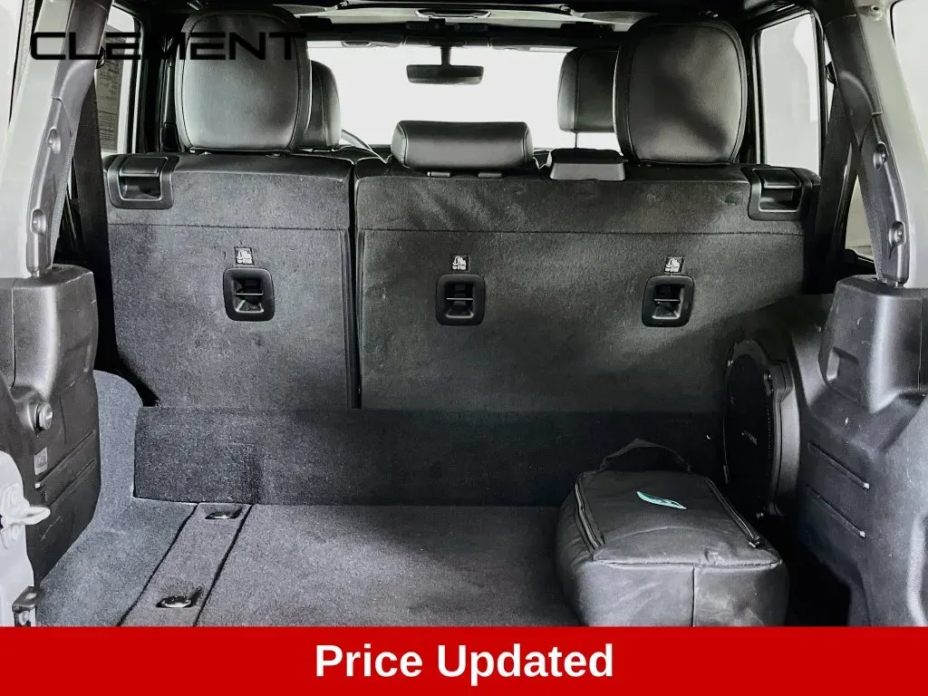 Jeep Wrangler photo 9