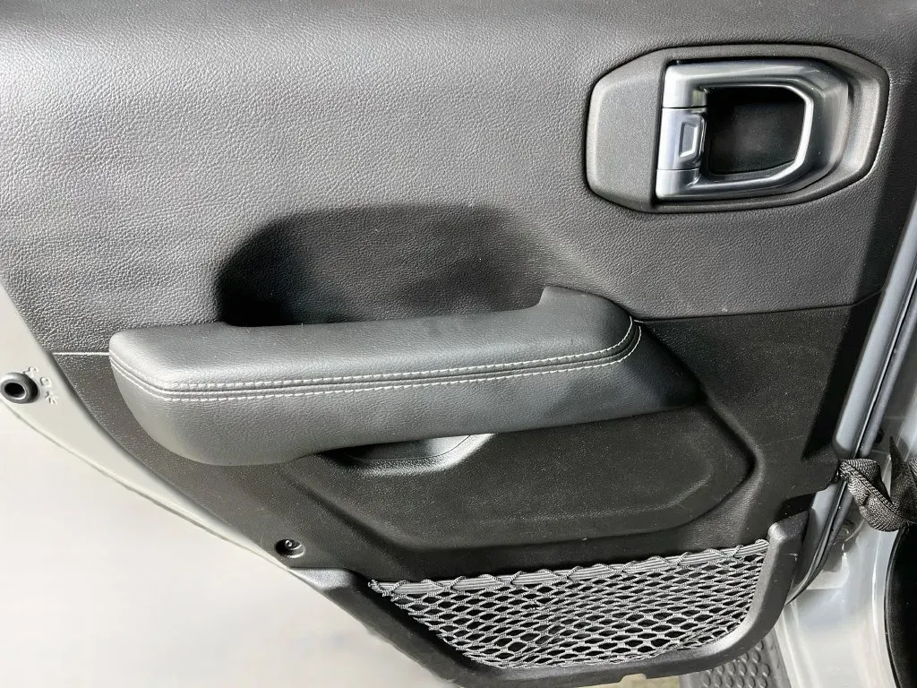 Jeep Wrangler photo 28