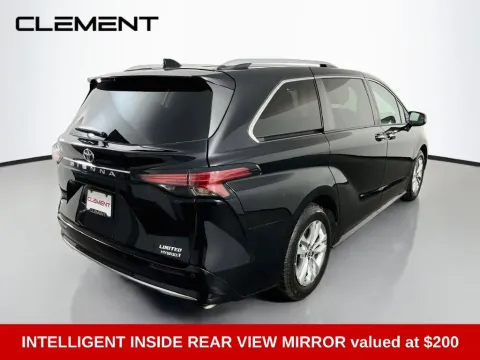 More photos of 2022 Toyota Sienna Limited at Clement Supercenter, MO