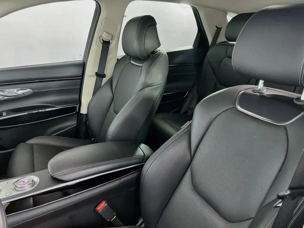Genesis GV70 photo 26