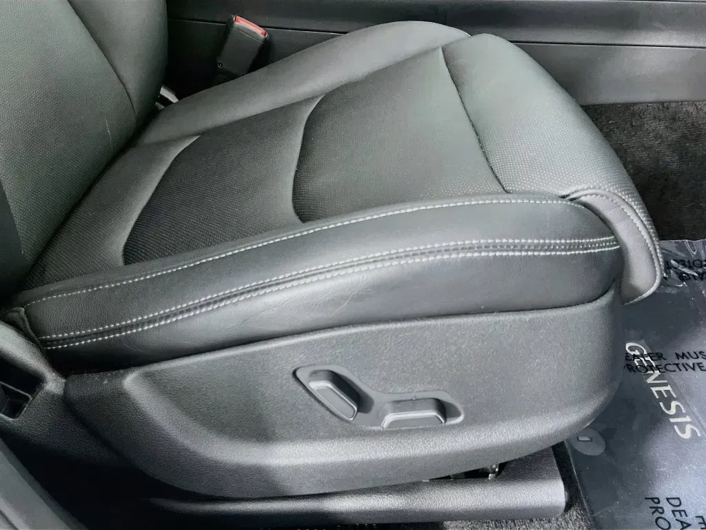 Genesis GV70 photo 29