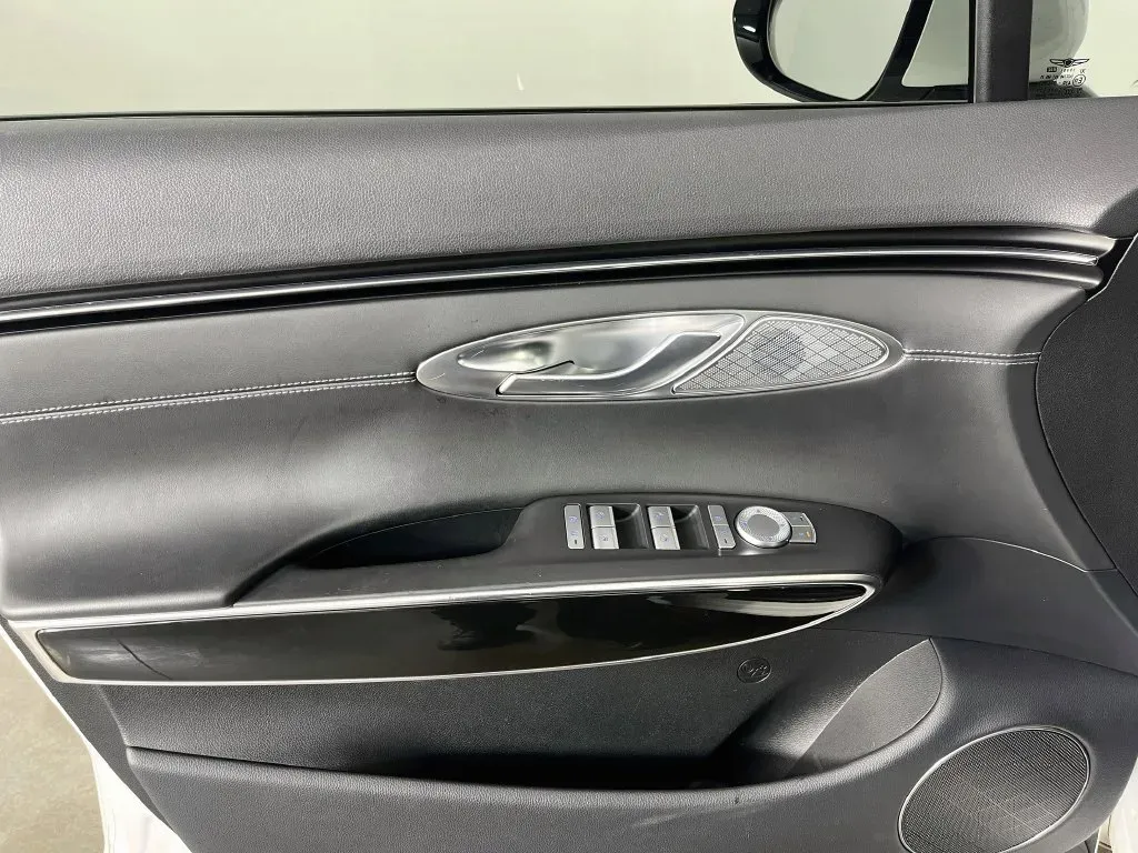 Genesis GV70 photo 23