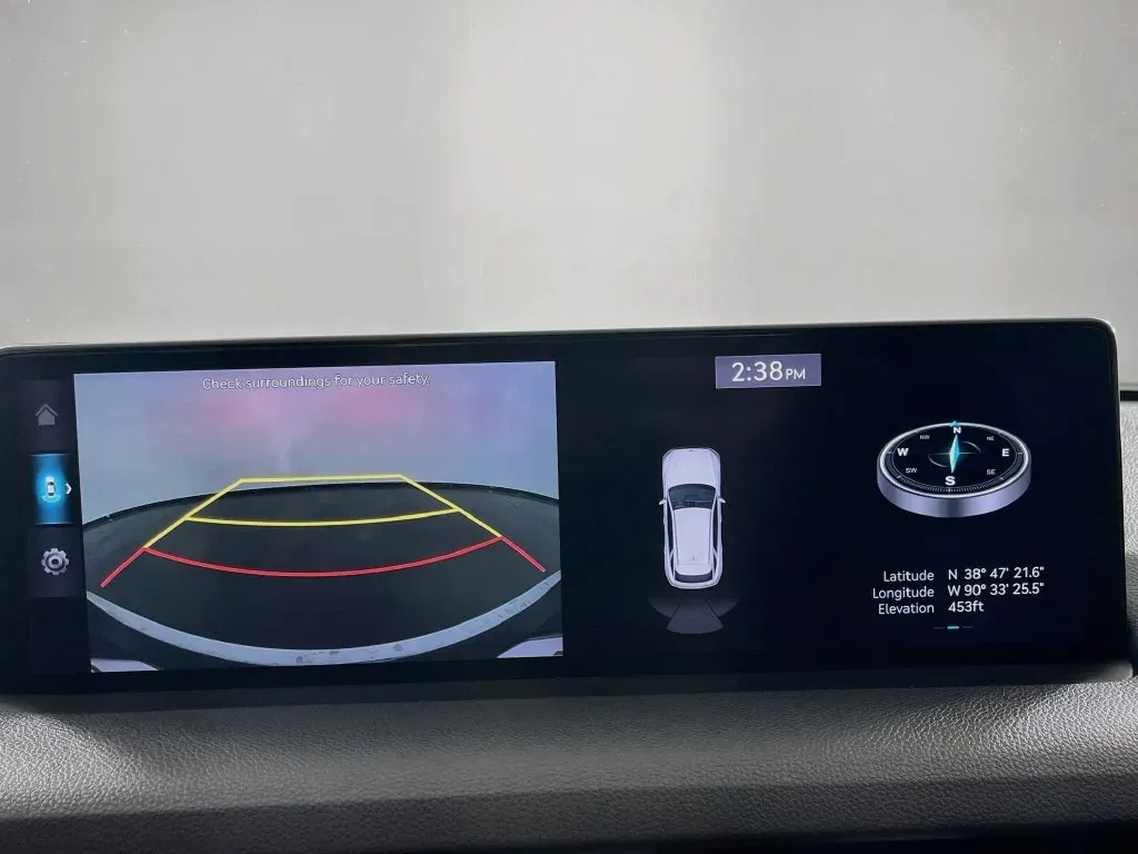Genesis GV70 photo 17