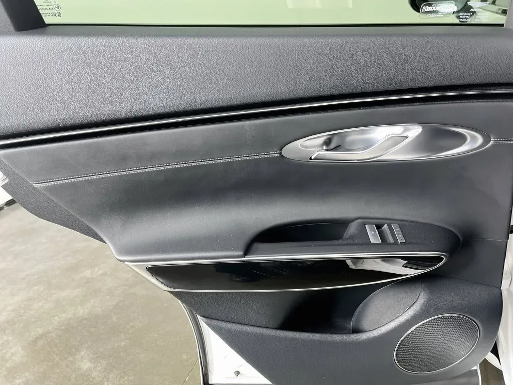 Genesis GV70 photo 27