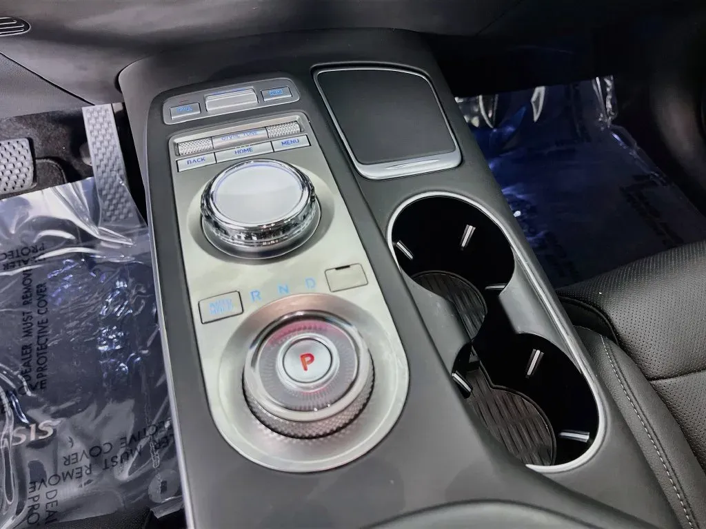 Genesis GV70 photo 20