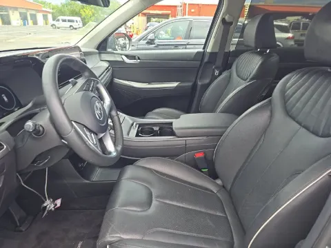 Another view of 2024 Hyundai Palisade Limited for sale in St. Charles, MO at Clement Supercenter