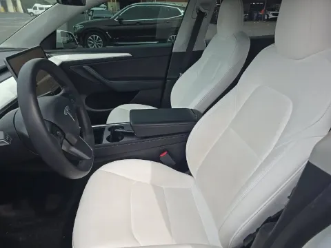 More photos of 2022 Tesla Model Y Performance at Clement Supercenter, MO