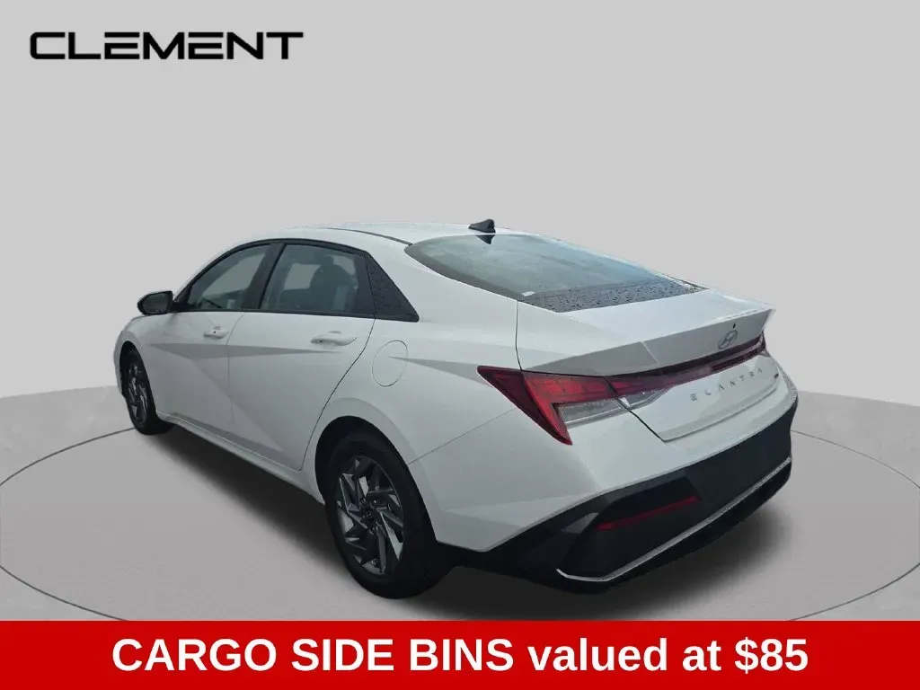 Hyundai Elantra photo 6